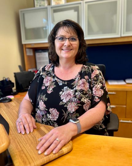 Personal Banking Specialist Melissa Wilfong sitting at her desk. 