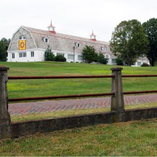 Exterior photo of the Dairy Barn Arts Center